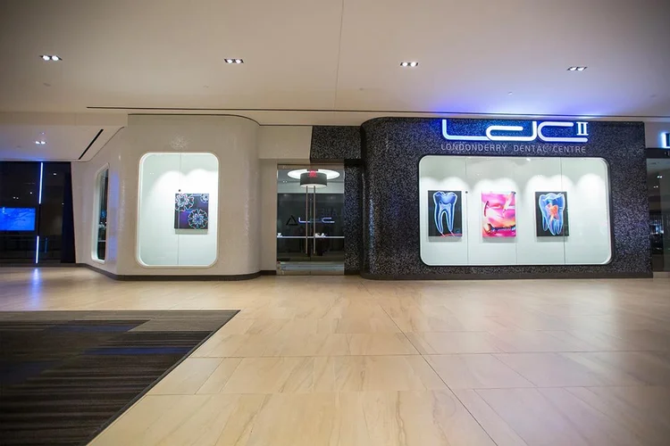 Entrance to Londonderry Dental Centre II in Londonderry Mall